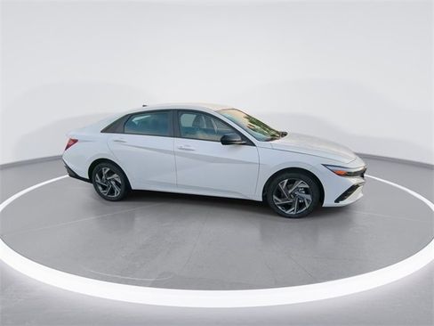 New 2025 Hyundai Elantra Sport image 9