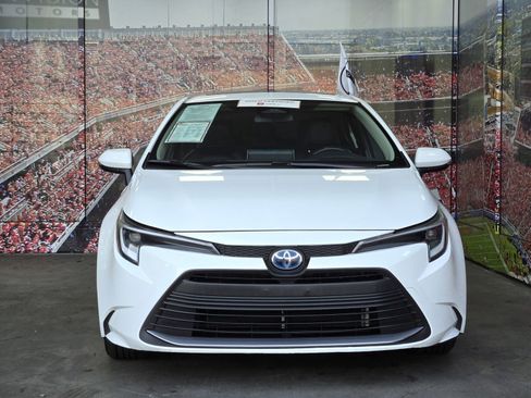 Used 2023 Toyota Corolla XLE image 3