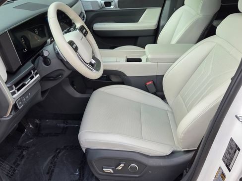 Used 2025 Hyundai Santa Fe SEL FWD image 11