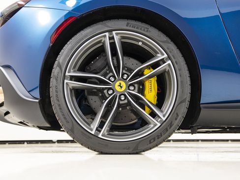 Certified 2025 Ferrari Roma Spider RWD image 20