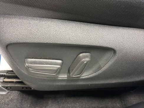 Used 2024 Toyota Highlander LE image 11