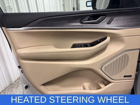 Used 2022 Jeep Grand Cherokee L Limited image 13