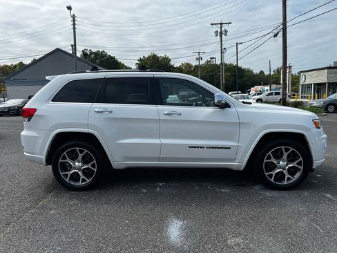 Used 2019 Jeep Grand Cherokee Overland image 4