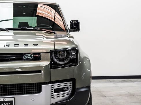 Used 2025 Land Rover Defender 110 S image 4