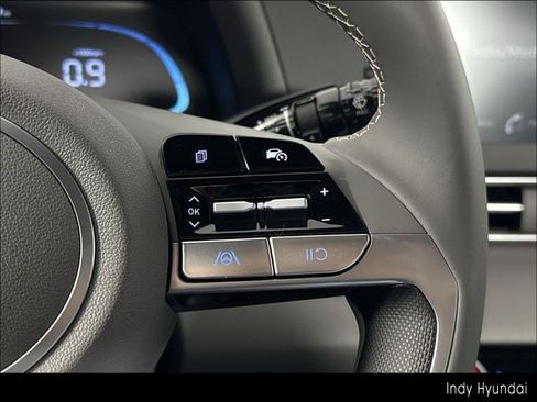 Certified 2025 Hyundai Elantra Sport FWD image 32