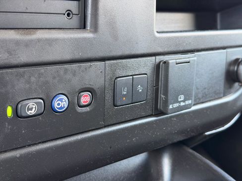 Used 2019 GMC Savana 3500 Extended w/ Driver Convenience Package RWD image 28