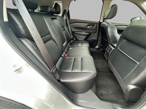 Used 2022 Nissan Rogue SL w/ SL Premium Package image 17