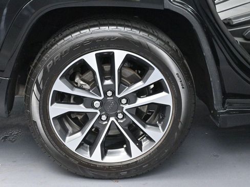 Used 2023 Jeep Grand Cherokee L Overland w/ Luxury Tech Group IV AWD/4WD image 41
