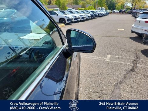 Certified 2022 Volkswagen Taos SE FWD image 34