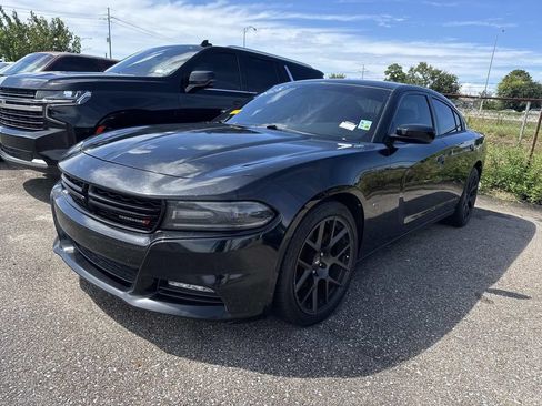Used 2018 Dodge Charger R/T RWD image 3