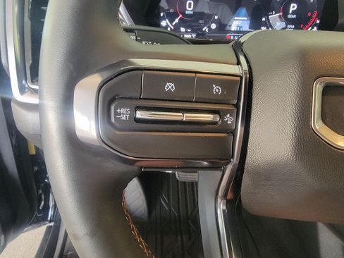 Used 2025 GMC Canyon AT4 w/ AT4 Premium Package AWD/4WD image 18