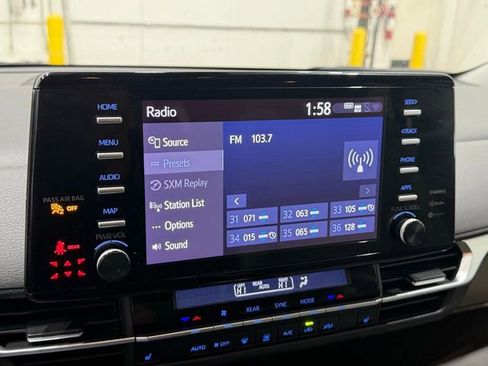 Used 2021 Toyota Sienna XLE image 34