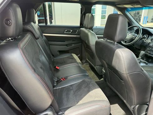 Certified 2018 Ford Explorer XLT w/ Equipment Group 202A AWD/4WD image 14