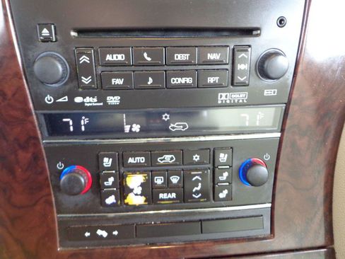 Used 2011 Cadillac Escalade ESV AWD image 22