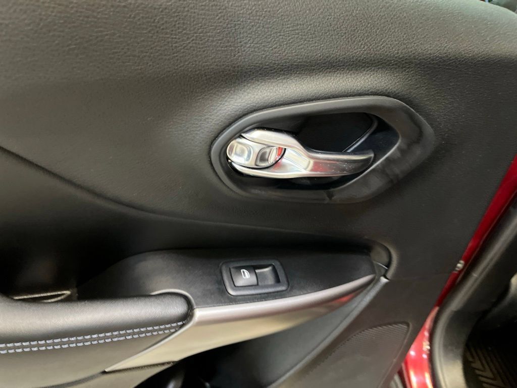 Used 2019 Jeep Cherokee Latitude w/ Popular Appearance Group FWD image 21