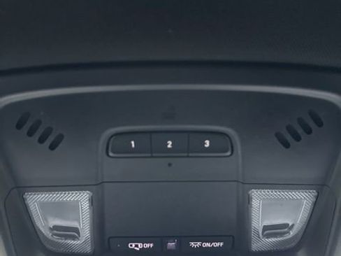 Used 2023 Chevrolet Traverse Premier image 29