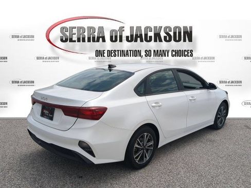 Certified 2024 Kia Forte LXS FWD image 8