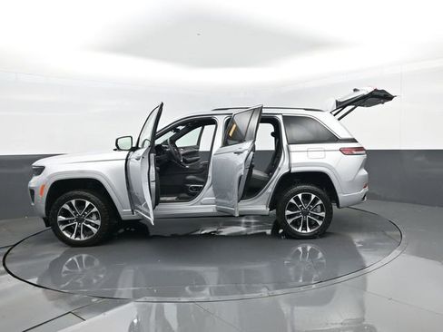 Used 2023 Jeep Grand Cherokee Overland w/ Luxury Tech Group IV AWD/4WD image 35