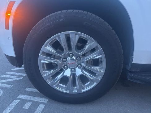 Used 2025 GMC Yukon XL Denali image 10