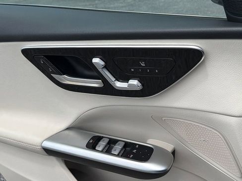 Used 2025 Mercedes-Benz C 300 Sedan image 25