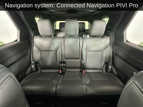 Used 2023 Land Rover Discovery Metropolitan Edition image 4