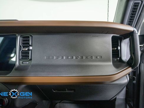 Used 2024 Ford Bronco Outer Banks AWD/4WD image 45