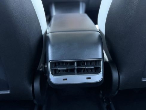 Used 2018 Tesla Model 3 Long Range image 34