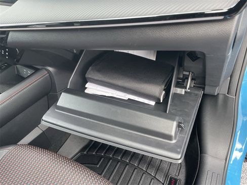 Used 2025 Nissan Kicks SR image 33