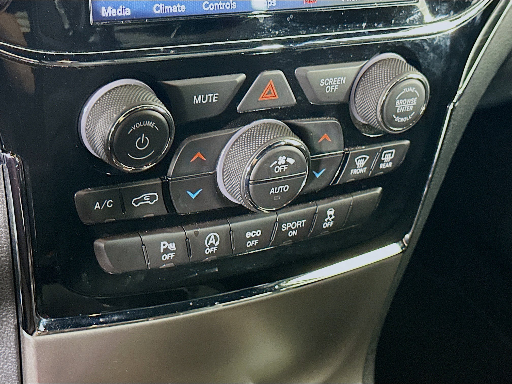 Used 2020 Jeep Grand Cherokee Limited AWD/4WD image 24