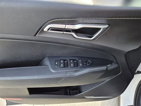 Used 2023 Kia Sportage LX image 17