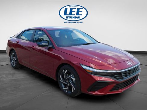 Certified 2025 Hyundai Elantra Sport FWD image 1