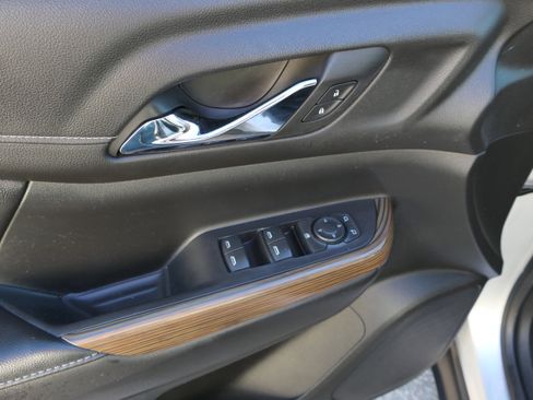 Used 2019 GMC Acadia SLE image 13