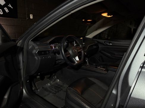 Used 2019 Nissan Altima 2.5 SR w/ SR Premium Package FWD image 11