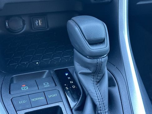 Used 2025 Toyota RAV4 LE image 33