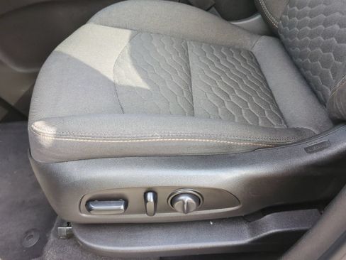 Used 2019 Chevrolet Equinox LT FWD image 15