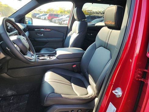 New 2025 Honda Pilot TrailSport image 9