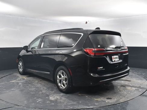 Used 2023 Chrysler Pacifica Limited FWD image 7