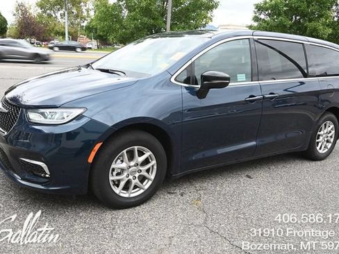 Used 2025 Chrysler Pacifica Select FWD image 1