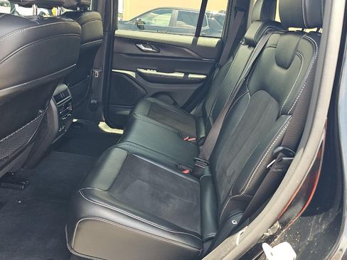 Used 2024 Jeep Grand Cherokee Altitude AWD/4WD image 10