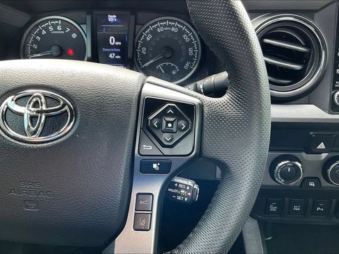 Used 2021 Toyota Tacoma TRD Off-Road w/ Technology Package AWD/4WD image 17