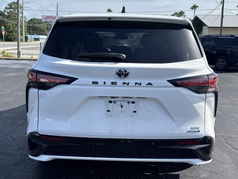 Used 2024 Toyota Sienna XSE FWD image 5