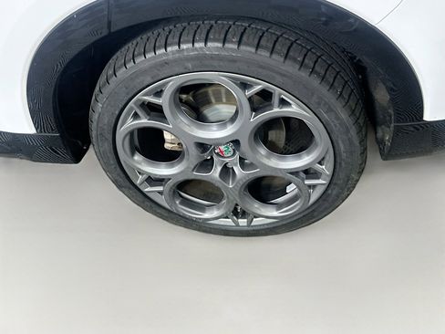 Used 2024 Alfa Romeo Tonale Ti w/ Premium Interior Package AWD/4WD image 11