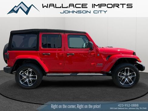 Used 2024 Jeep Wrangler Unlimited w/ Convenience Group AWD/4WD image 7