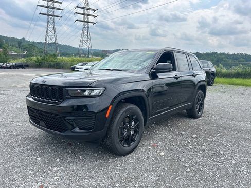 New 2025 Jeep Grand Cherokee 4WD image 1
