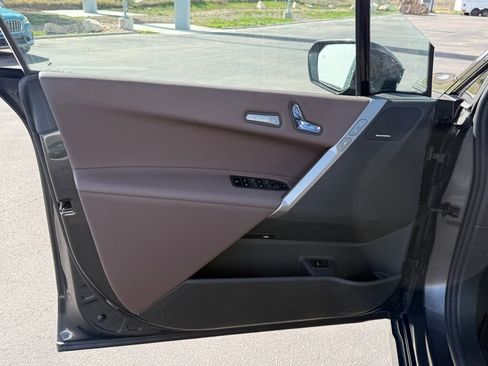 Used 2025 BMW iX xDrive50 w/ Premium Package image 9