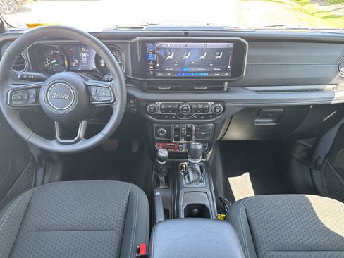 Used 2025 Jeep Wrangler Unlimited Rubicon 4xe w/ Safety Group AWD/4WD image 15