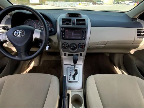 Used 2013 Toyota Corolla LE FWD image 15