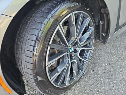 Used 2022 BMW 740i w/ M Sport Package RWD image 34