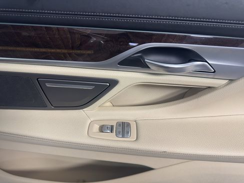 Used 2018 BMW 740i RWD image 38