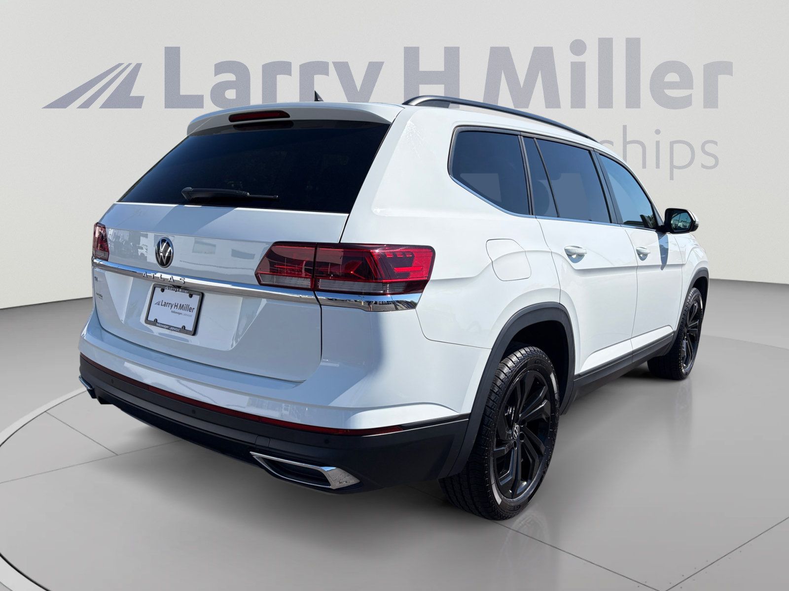 Used 2022 Volkswagen Atlas SE w/ Panoramic Sunroof Package FWD image 5